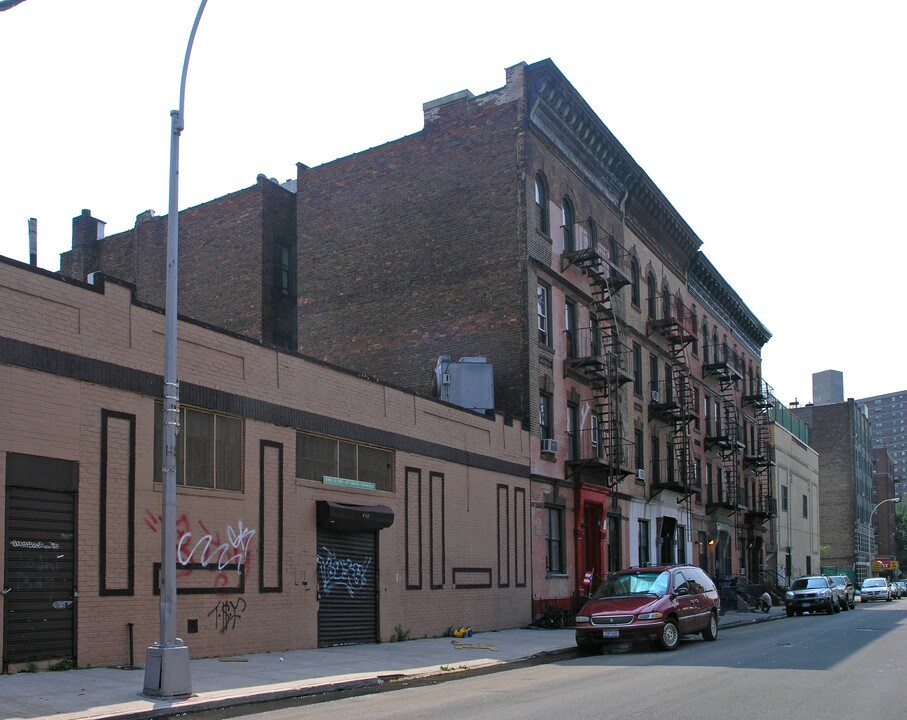 430 E 162nd St in Bronx, NY - Building Photo