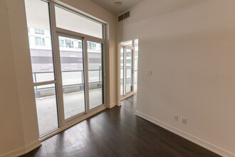 30-330 Ordnance St in Toronto, ON - Building Photo - Building Photo
