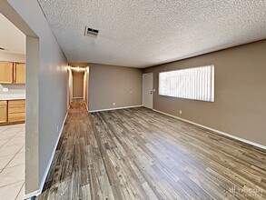 3813 Hudson Bay Ave in Las Vegas, NV - Building Photo - Building Photo