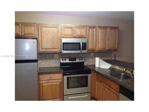 9918 Nob Hill Ln in Sunrise, FL - Building Photo - Building Photo