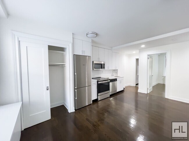 EAST 37 STREET in New York, NY - Building Photo - Building Photo