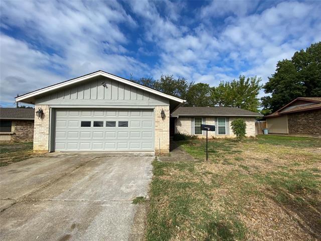 701 Victoria Dr in Euless, TX - Building Photo
