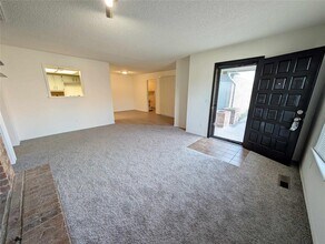 9030 Roxbury Terrace in Oklahoma City, OK - Building Photo - Building Photo