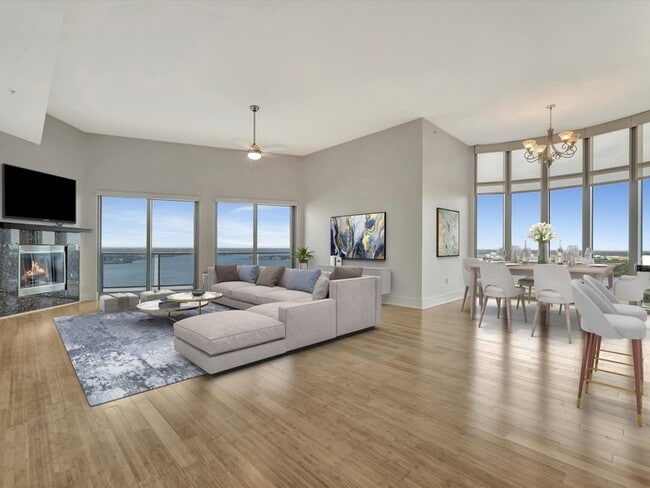 4821 E NASA Pkwy, Unit 19W in Seabrook, TX - Building Photo - Building Photo