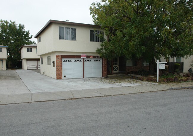 324 Camille Ln in Mountain View, CA - Building Photo - Building Photo