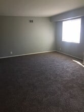 25300 Shiawassee Cir, Unit One Bedroom Unit in Southfield, MI - Building Photo - Building Photo