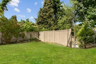 Waytcliff Apartments - Experience Capitol in Seattle, WA - Building Photo - Building Photo
