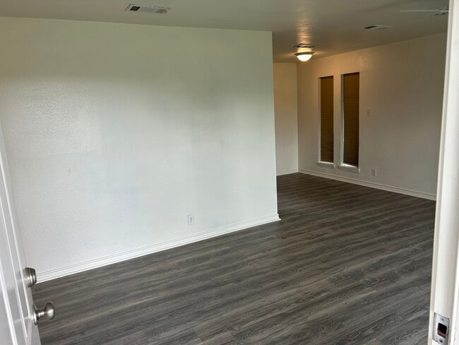 2706 N Hickory St in Sherman, TX - Building Photo - Building Photo