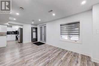 280 Miller Park Ave in Bradford West Gwillimbury, ON - Building Photo - Building Photo