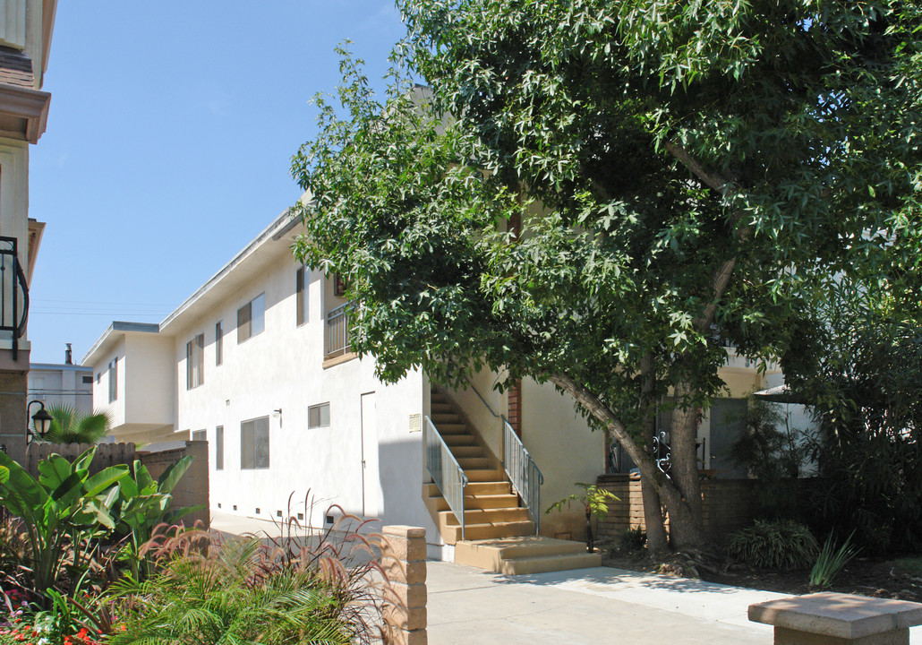 3731 Canfield Ave in Los Angeles, CA - Building Photo