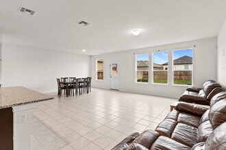 547 Deer Crest Dr in Canyon Lake, TX - Building Photo - Building Photo