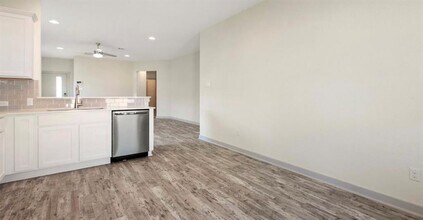 2100 Daleside Ln in Austin, TX - Building Photo - Building Photo