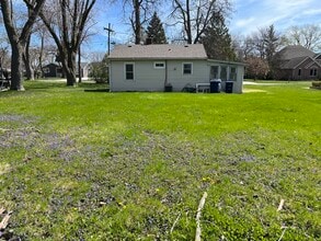 2122 Sprucewood Ave in Des Plaines, IL - Foto de edificio - Building Photo
