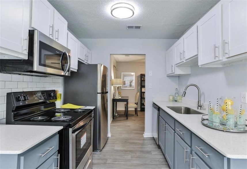 4098 S Cobb Dr SE in Smyrna, GA - Building Photo