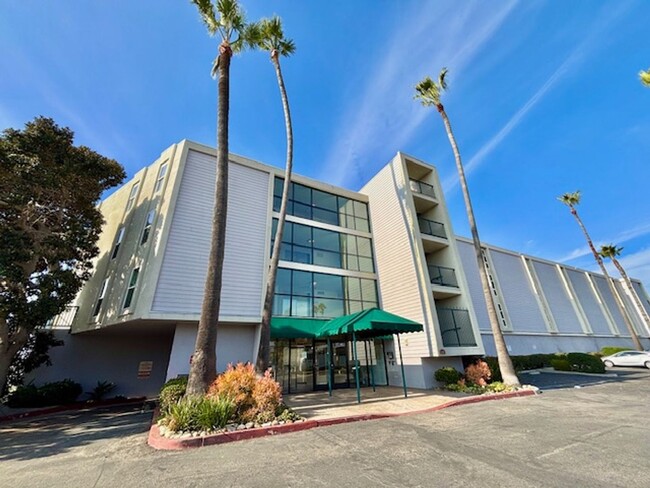 3101 Peninsula Rd in Oxnard, CA - Building Photo - Building Photo