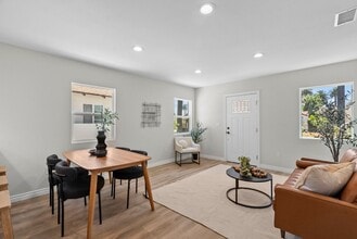 1745 W 39th St in Los Angeles, CA - Foto de edificio - Building Photo