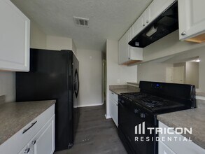 4700 Greenwood Dr in Rosenberg, TX - Building Photo - Building Photo