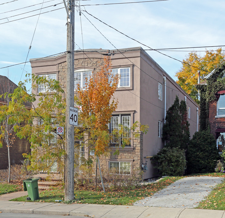 19 Strathcona Ave N in Hamilton, ON - Building Photo