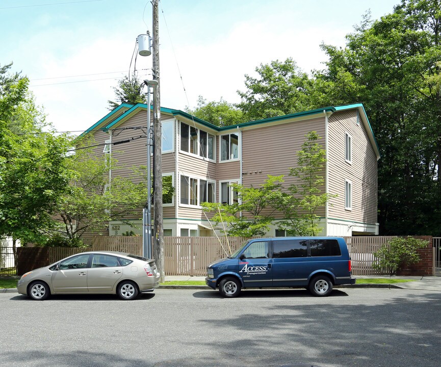 The Discovery Apartments in Seattle, WA - Building Photo