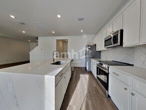 622 Old Trolley Rd in Summerville, SC - Foto de edificio - Building Photo