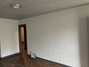 562 Durbin St in Gary, IN - Building Photo - Building Photo