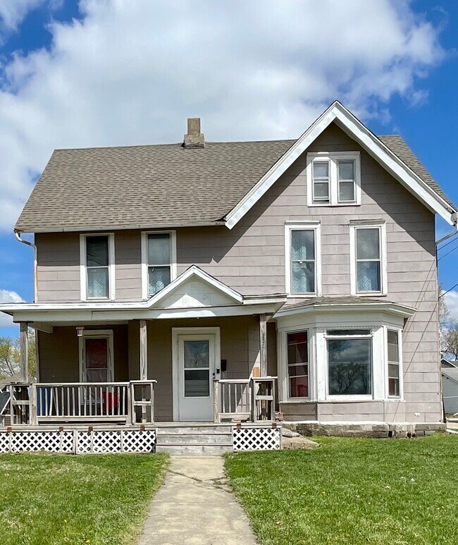 657 W Main St Rentals in Galesburg, IL