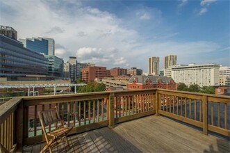 5 Grove St, Unit 3 in Boston, MA - Foto de edificio - Building Photo