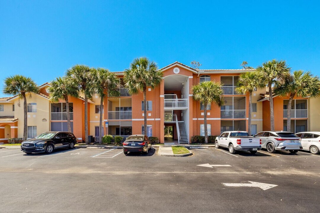 6401 Aragon Way in Ft. Myers, FL - Building Photo