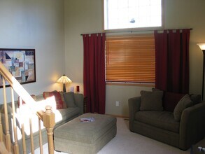 17644 Hackberry Ct in Eden Prairie, MN - Foto de edificio - Building Photo