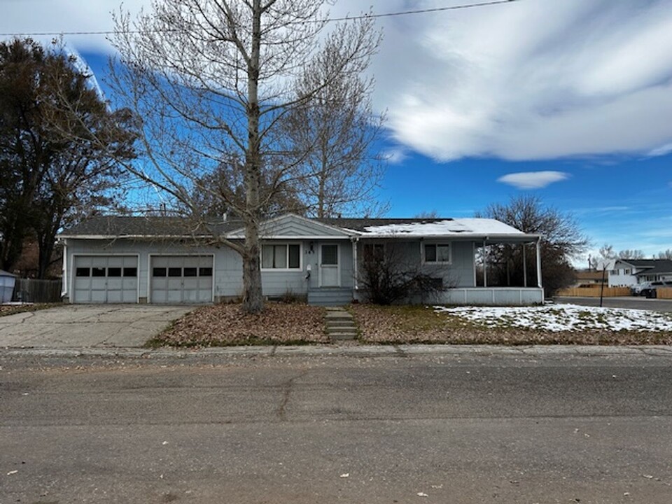 345 Hedges St in Lander, WY - Building Photo