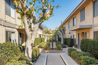 Lido Apartments - 241 Avocado St in Costa Mesa, CA - Building Photo - Building Photo