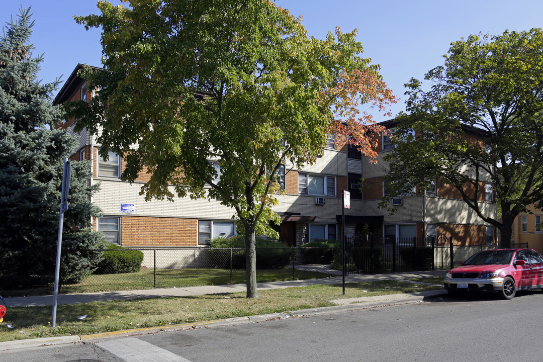 2501 N Laramie Ave in Chicago, IL - Building Photo