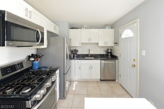 483 Mt Prospect Ave in Clifton, NJ - Building Photo - Building Photo