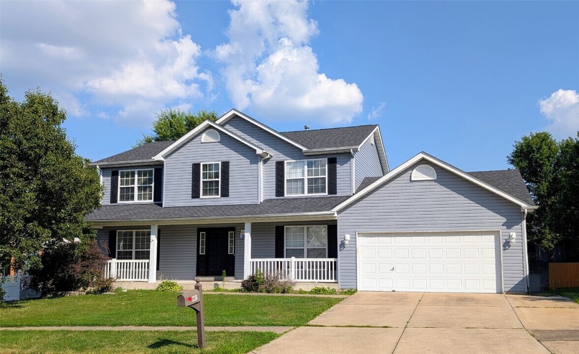1226 Grand Canyon Dr in Wentzville, MO - Building Photo