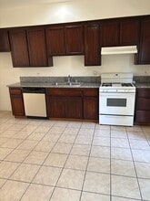 7327 Bakman Ave, Unit 5 in Los Angeles, CA - Building Photo - Building Photo