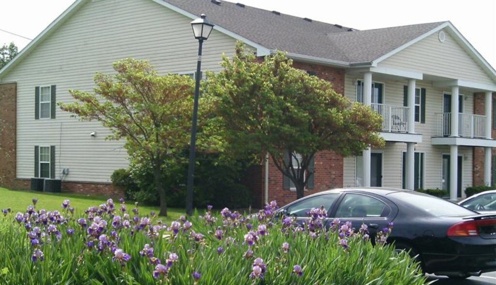 Broadway Place Apartments in South Roxana, IL