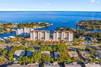 1325 Snell Isle Blvd NE in St. Petersburg, FL - Building Photo - Building Photo