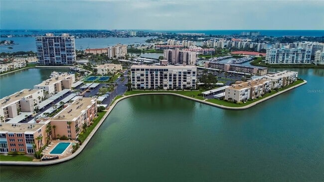 7700 Sun Island Dr S in South Pasadena, FL - Building Photo - Building Photo