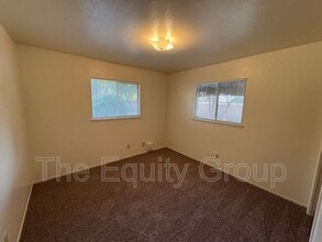 542 S Redwood St in Visalia, CA - Building Photo - Building Photo