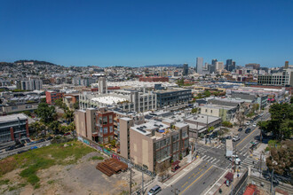 Franklin Square Lofts in San Francisco, CA - Building Photo - Building Photo