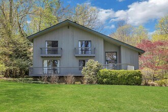 68 Lake Shore Dr in South Salem, NY - Building Photo - Building Photo