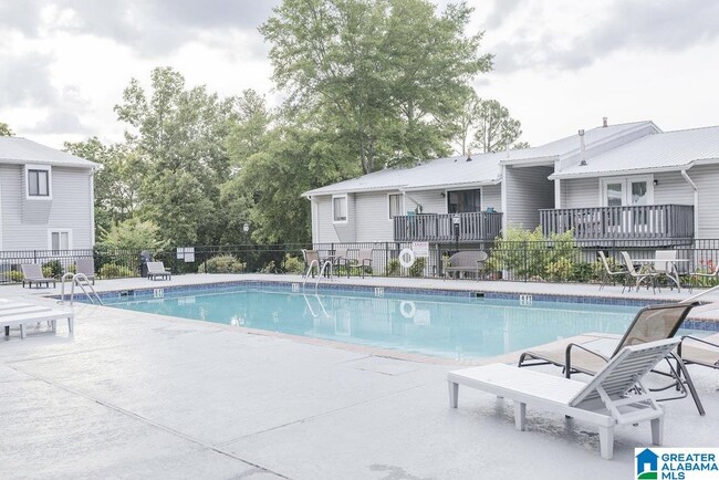 1303 Woodland Vlg in Birmingham, AL - Foto de edificio - Building Photo