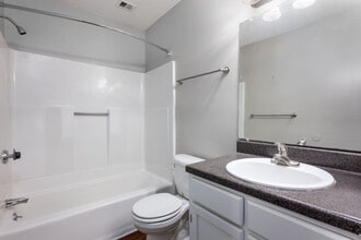 Hunt Club Apartments, LLC in Winston-Salem, NC - Foto de edificio - Interior Photo