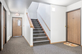 Oakridge Apartments in Marshfield, WI - Building Photo - Lobby