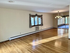 722 Jacqueline Dr in Valley Cottage, NY - Building Photo - Building Photo