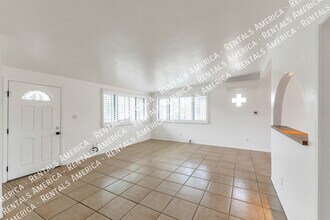 801 E Holaway Dr in Tucson, AZ - Building Photo - Building Photo