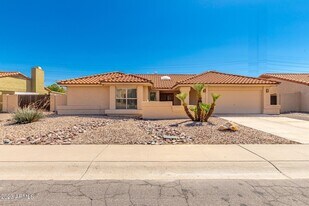 10185 E Becker Ln in Scottsdale, AZ - Building Photo