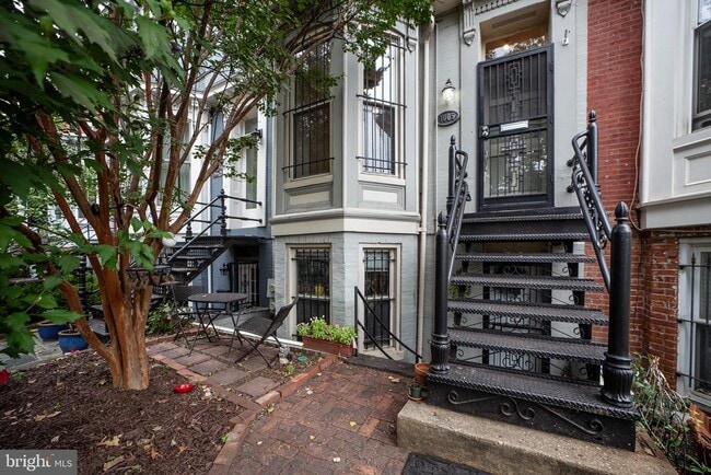 property at 1005 S St NW