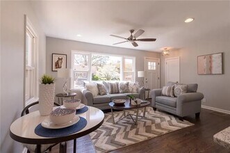 2221 Larchwood Rd SW in Atlanta, GA - Building Photo - Building Photo