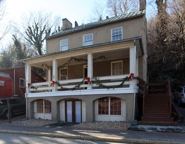 221 Potomac St in Harpers Ferry, WV - Building Photo - Building Photo